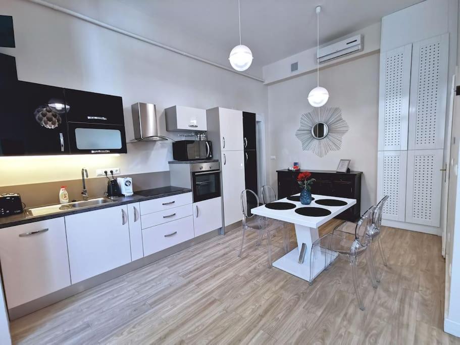 Luxury Apartment Near Astoria With Ac Budapeste Exterior foto